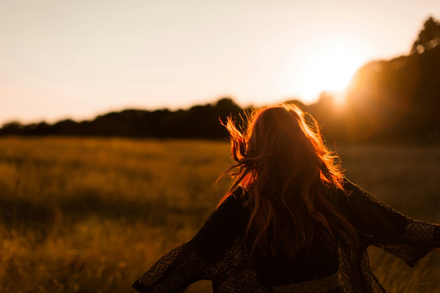 6 Slightly Petty, Surprisingly Peaceful Signs You’re Finally Over Them