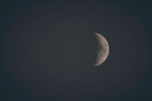 Moon Phase Soulmate Trend: Does It Actually Work?