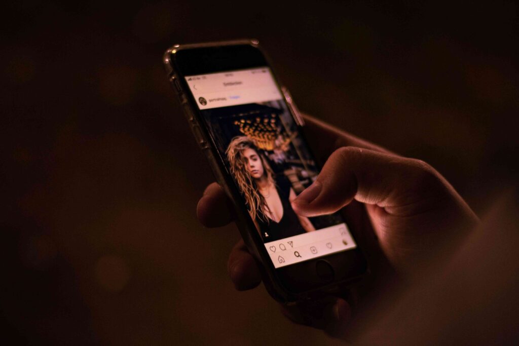 Graphic text discussing the psychology of unfollowing versus how to recognize instagram block signs.