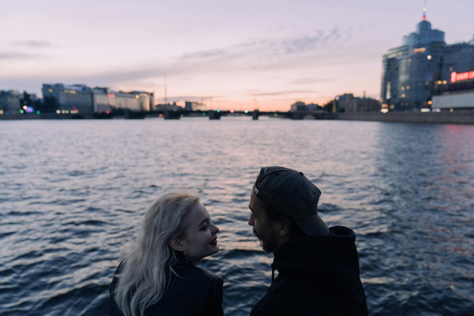 15 Situational Irony Examples That Describe Modern Dating